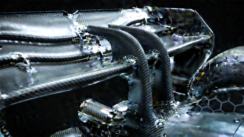 F1赛车前翼和底盘特写，展示复杂的气动套件和碳纤维结构